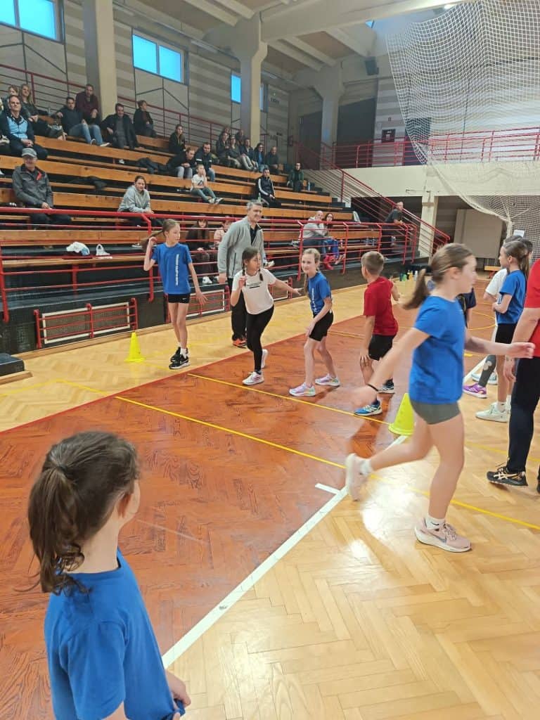 Tekaško društvo Bistrc organizira športne aktivnosti za otroke in mladino.