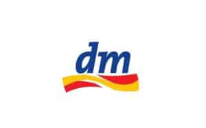 Logotip Tekaškega društva Bistrc z modrim in rdečim napisom.