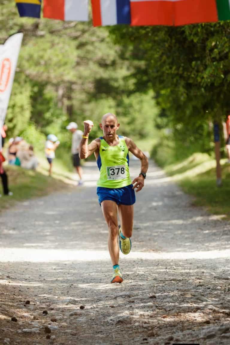 Tekmovalec na tekaški preizkušnji v naravi, Tekaško društvo Bistrc.